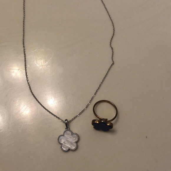 Set of matching necklace and ring - Picture 1 of 3